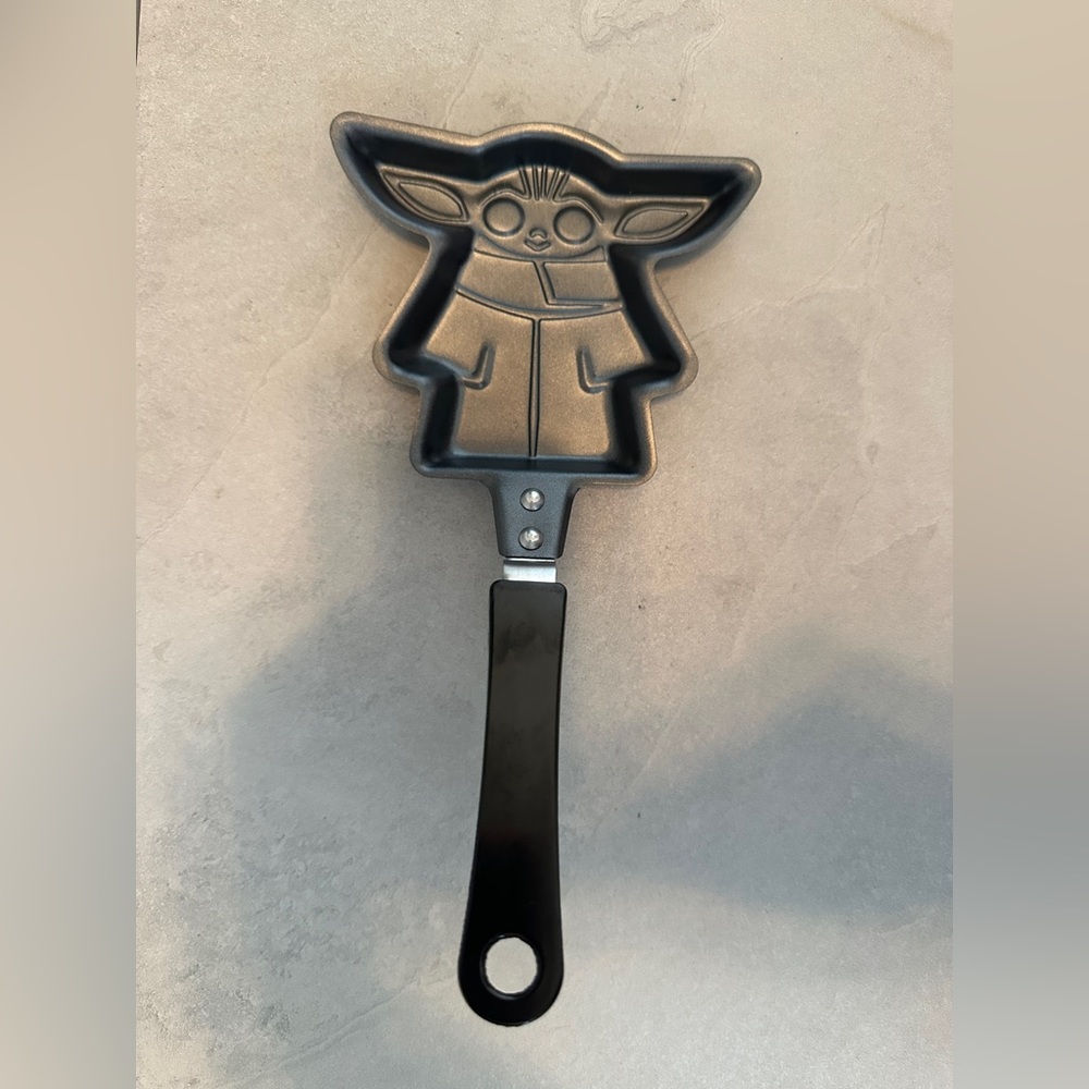 Disney Star Wars Grogu Baby Yoda Mandalorian Pancake Mini Skillet Mold Non-Stick